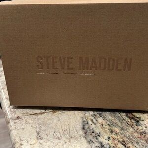 Steve Madden, Amani Green size 9 1/2